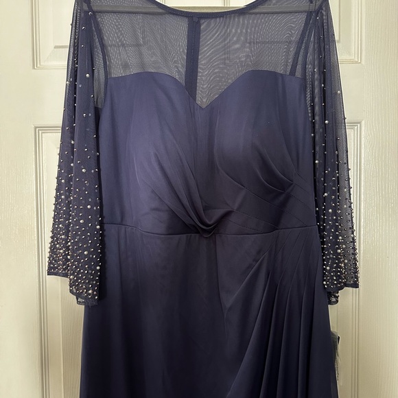 Alex Evenings Petite Draped
Sweetheart Embellished Gown size 14P Petite - Picture 8 of 11